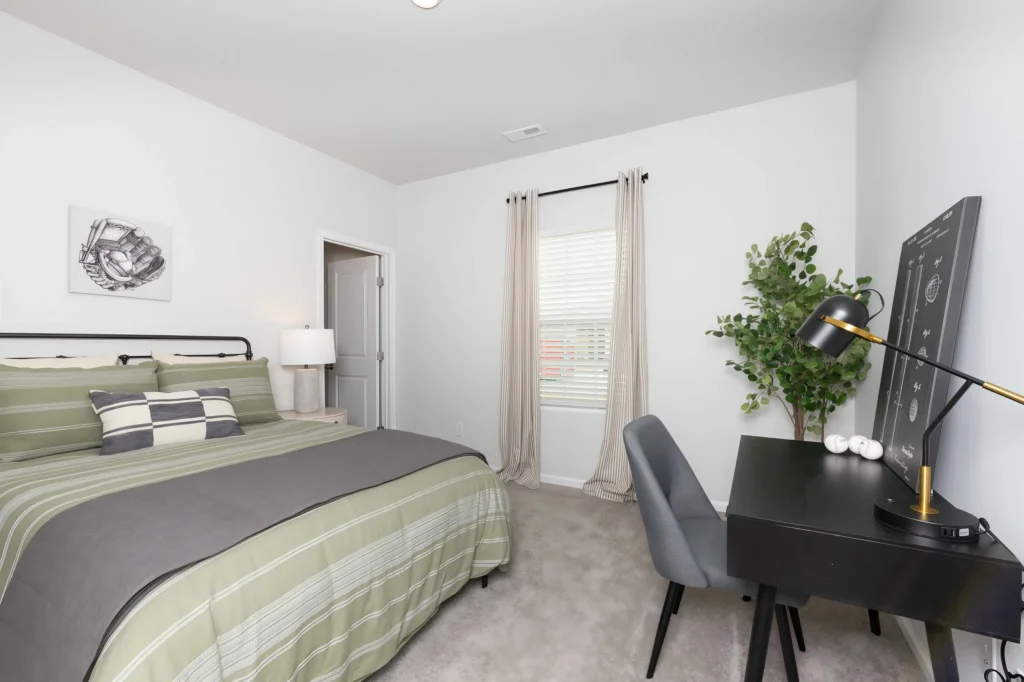 1915 boynton way se 20240625 small 017